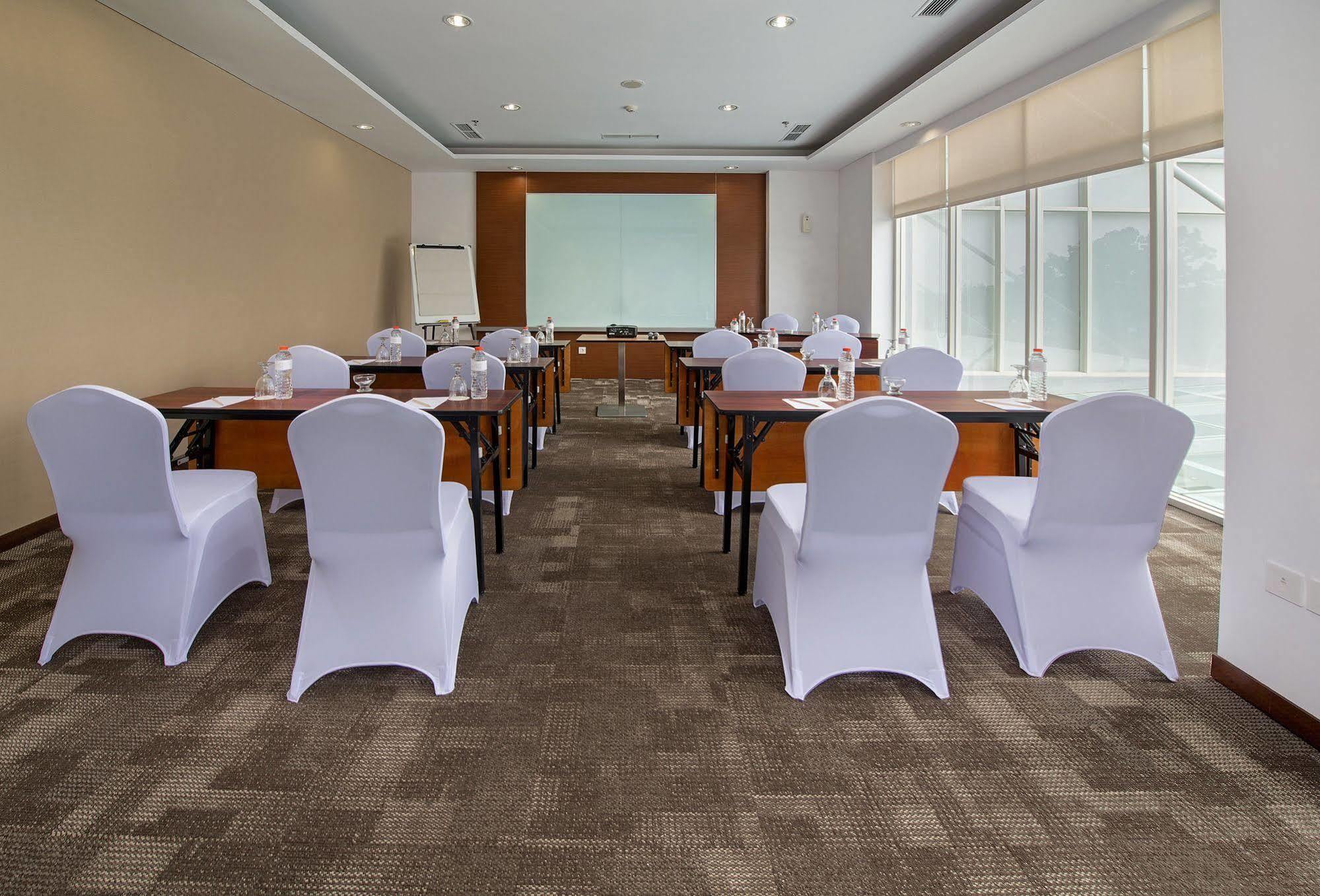 Whiz Prime Hotel Pajajaran Bogor Exterior photo