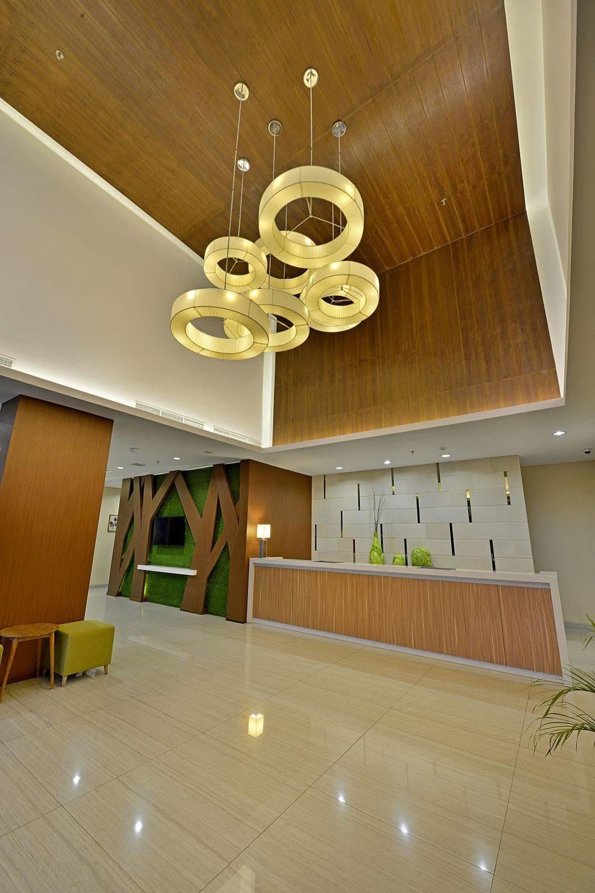 Whiz Prime Hotel Pajajaran Bogor Exterior photo