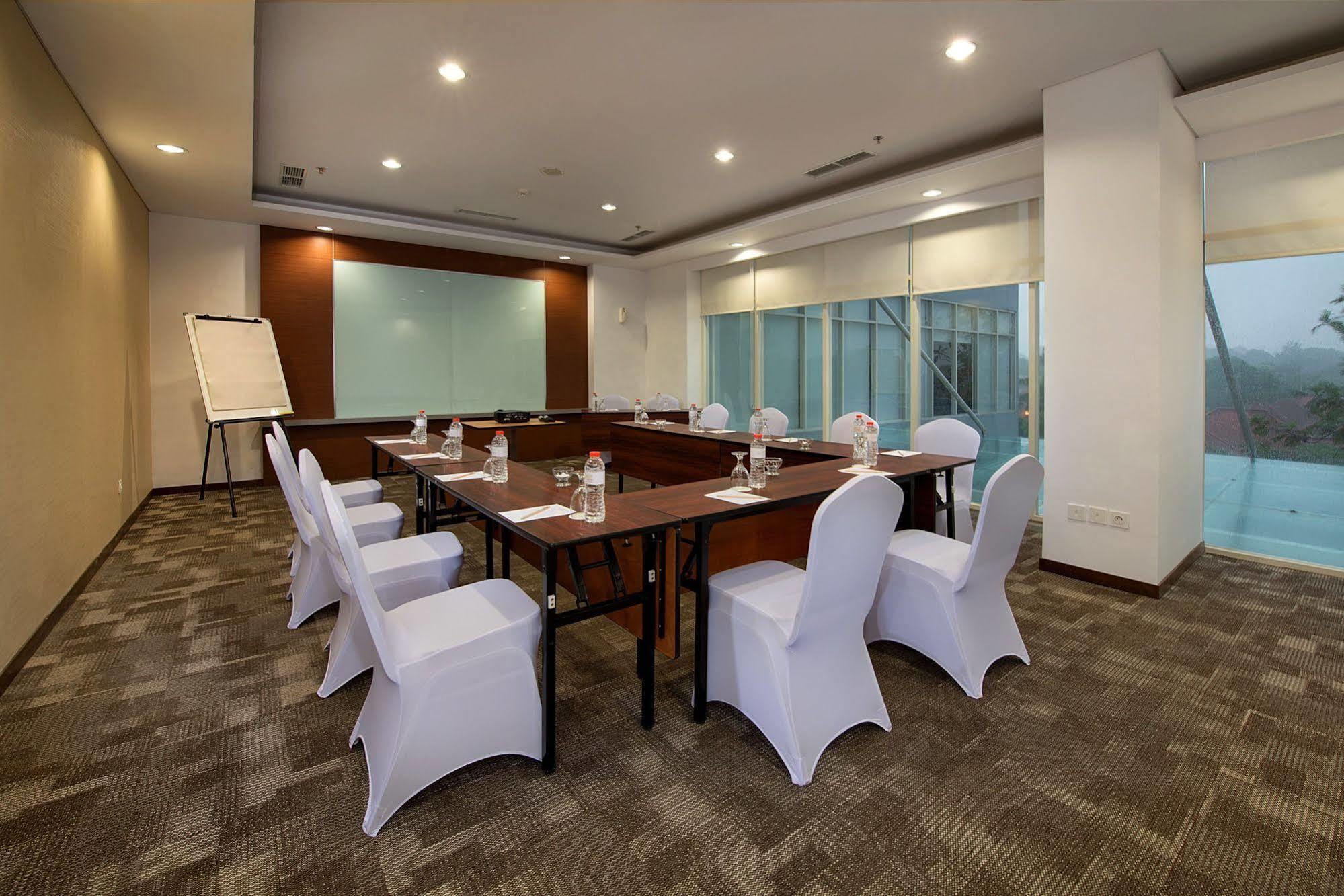 Whiz Prime Hotel Pajajaran Bogor Exterior photo