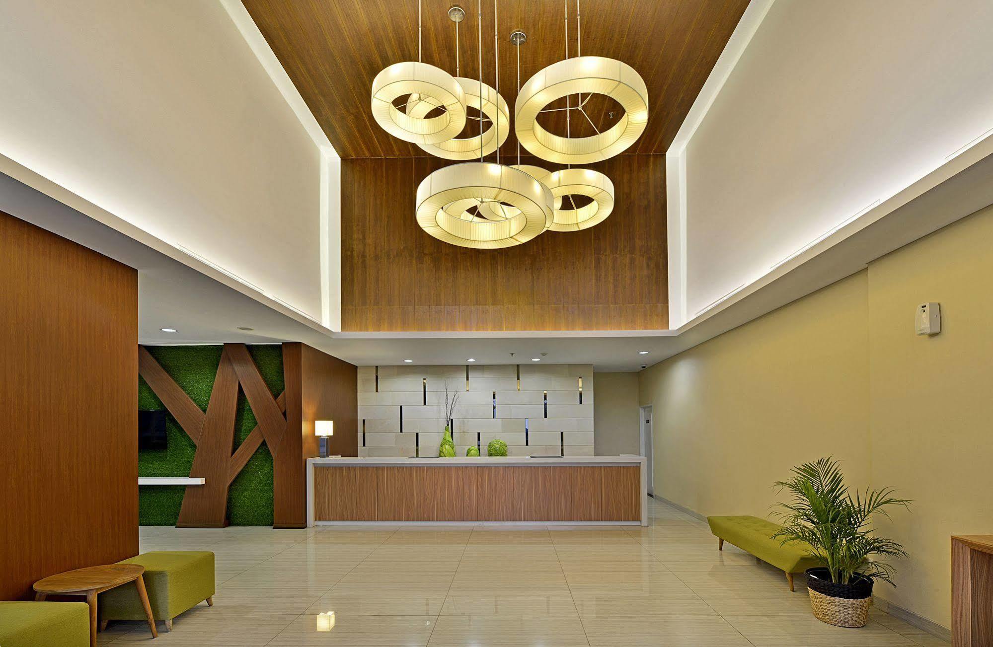 Whiz Prime Hotel Pajajaran Bogor Exterior photo
