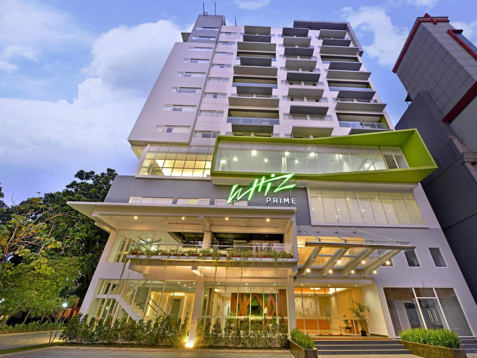 Whiz Prime Hotel Pajajaran Bogor Exterior photo